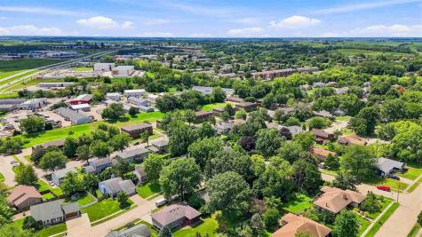 22 Wrexham Drive Iowa City IA 52246
