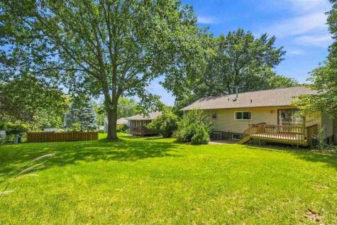 22 Wrexham Drive Iowa City IA 52246