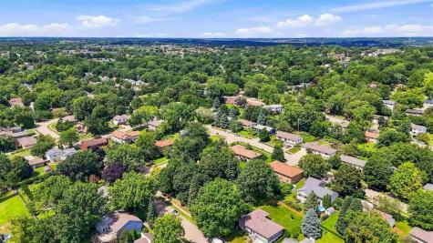 22 Wrexham Drive Iowa City IA 52246