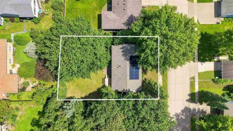22 Wrexham Drive Iowa City IA 52246