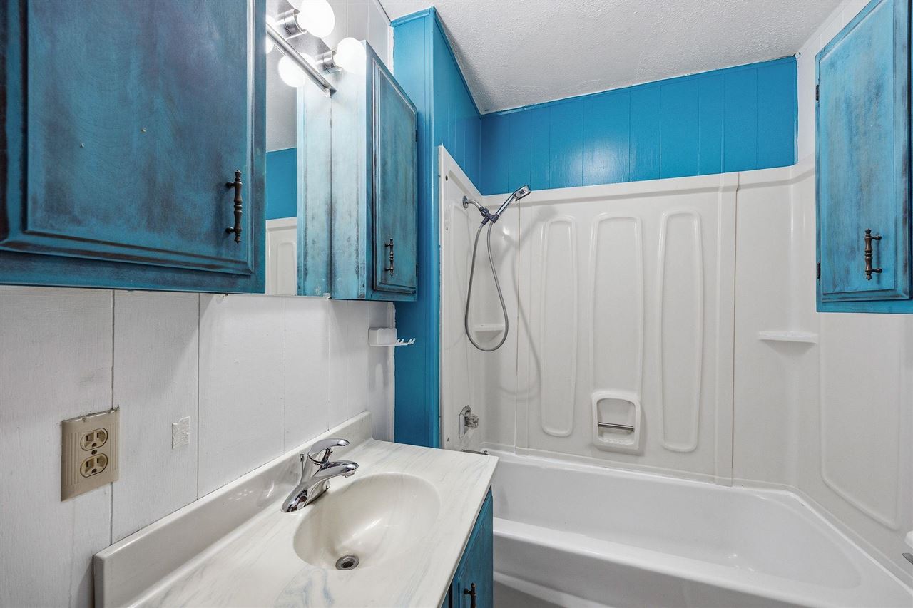 406 4th Street Deep River IA 52222