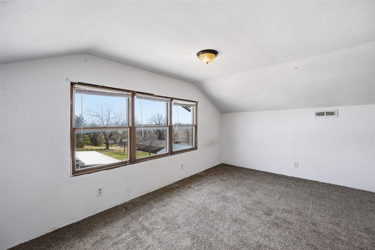 406 4th Street Deep River IA 52222