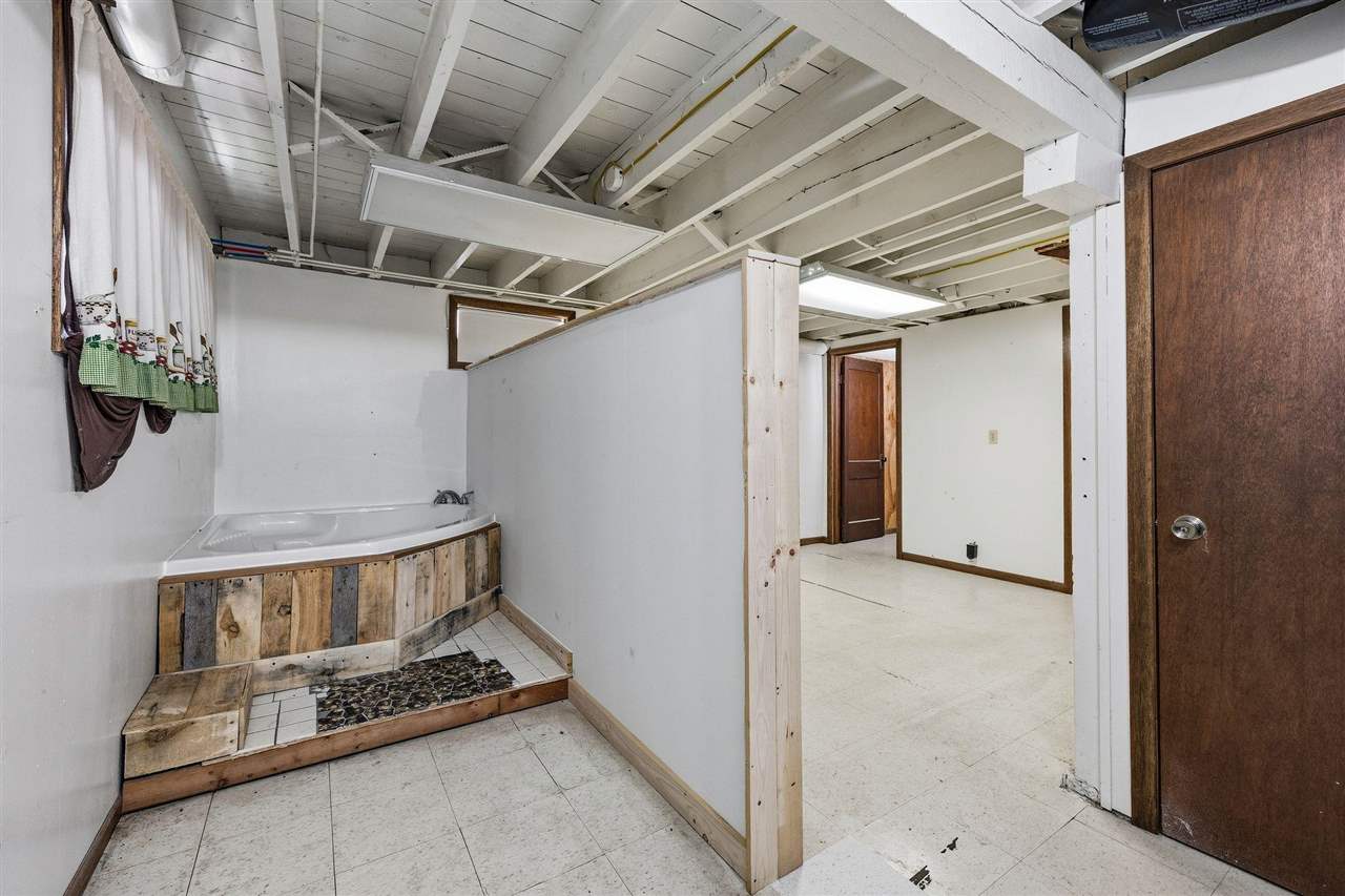 406 4th Street Deep River IA 52222