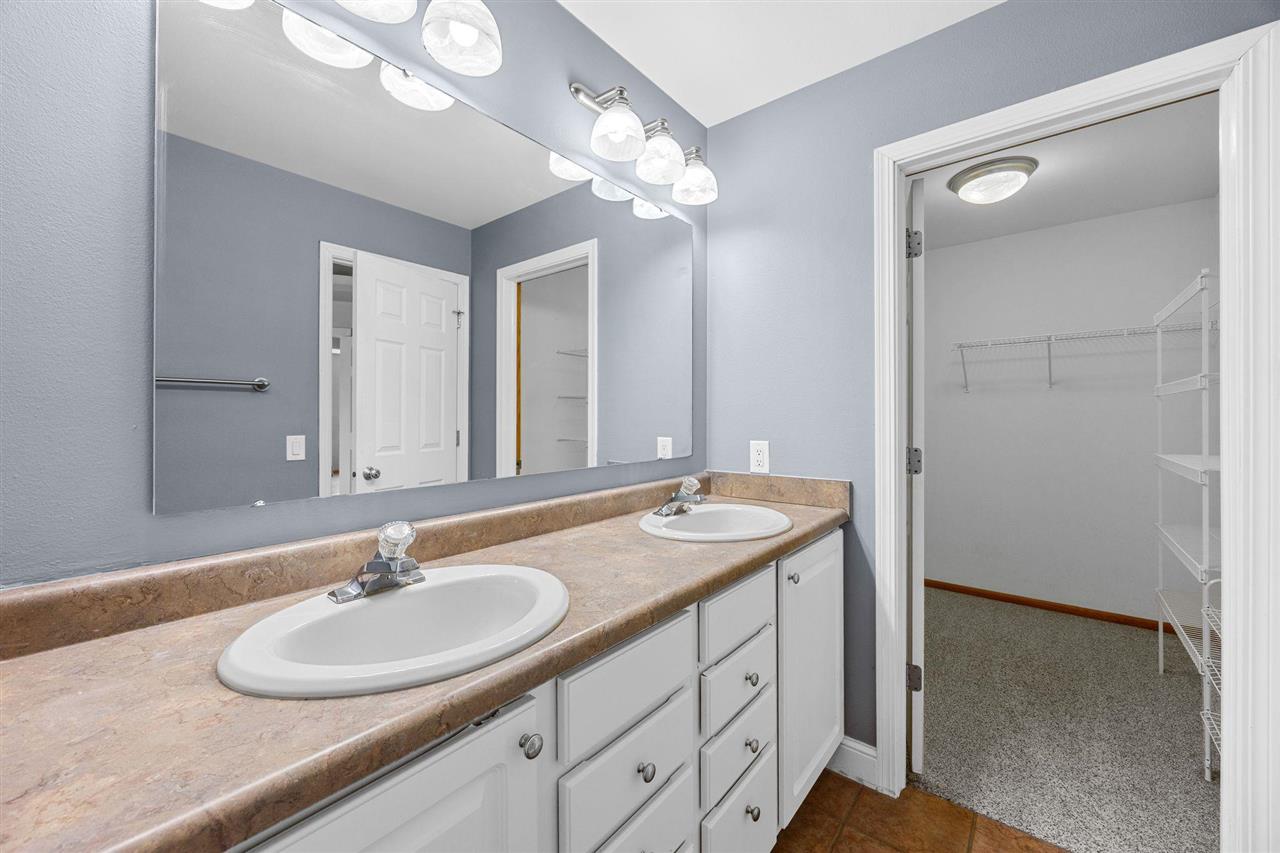 2084 Timber Lane Coralville IA 52241