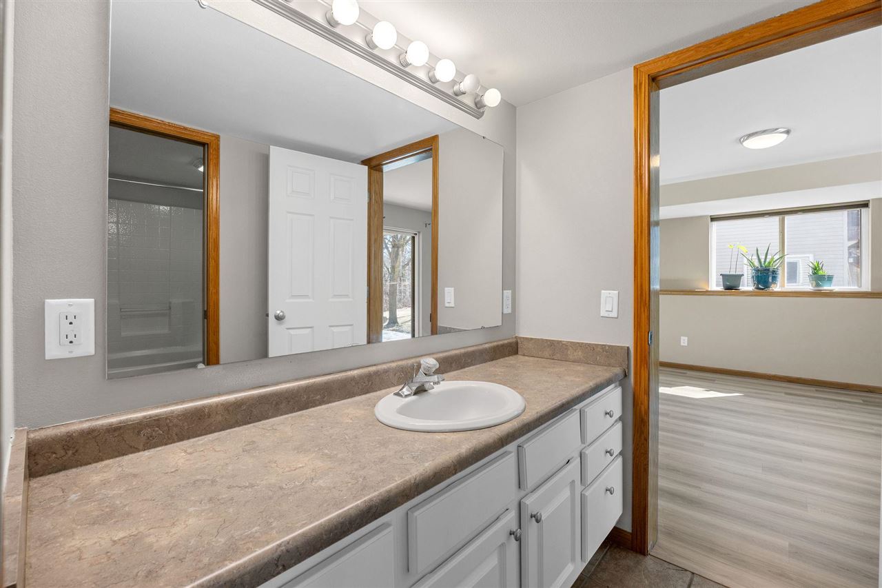 2084 Timber Lane Coralville IA 52241