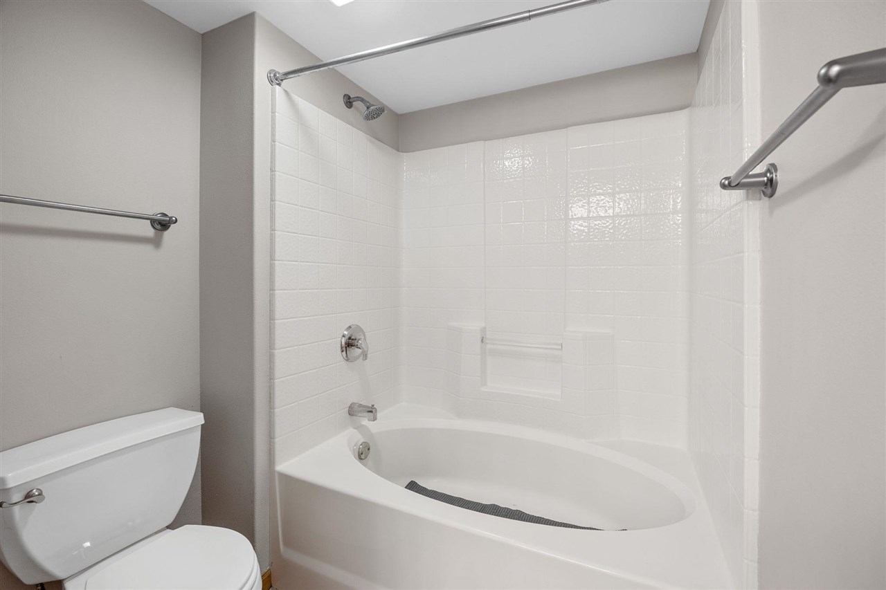 2084 Timber Lane Coralville IA 52241