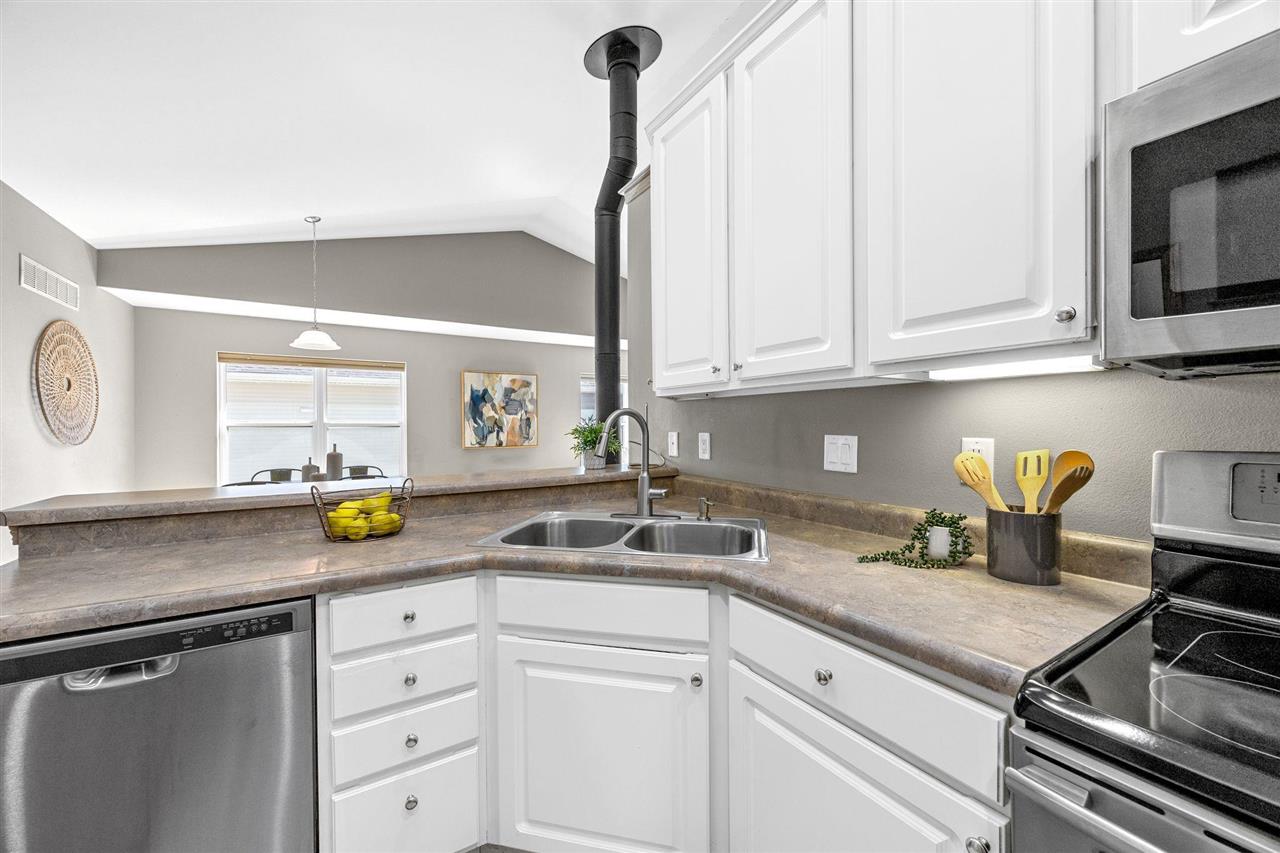 2084 Timber Lane Coralville IA 52241