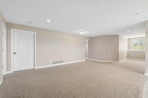 5012 SW Hay Field Court Cedar Rapids IA 52404