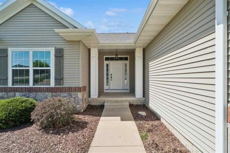 5012 SW Hay Field Court Cedar Rapids IA 52404