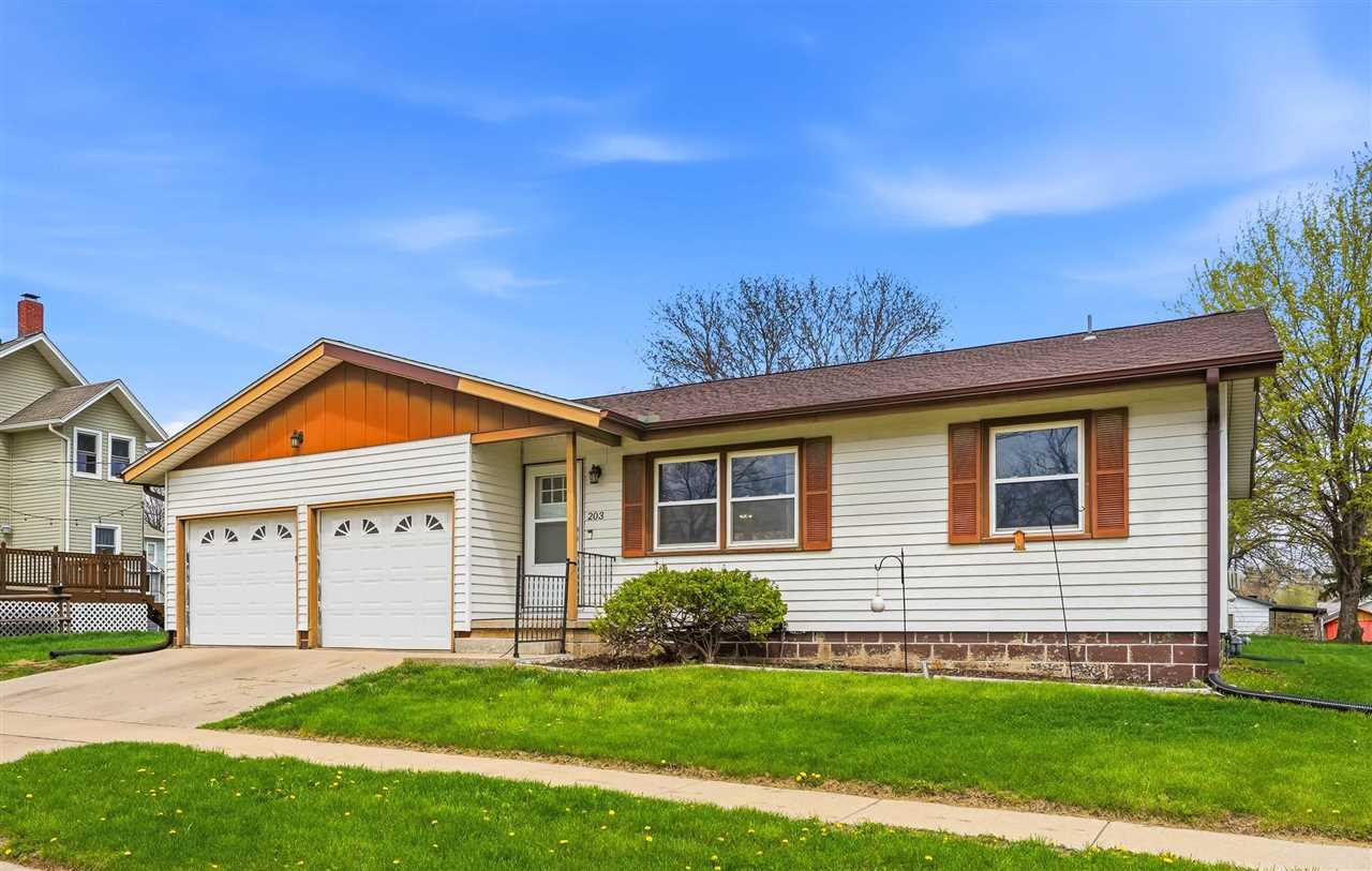 203 E Penn Street Williamsburg IA 52361