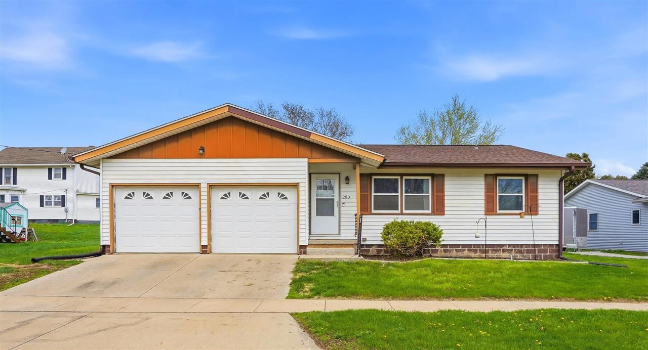 203 E Penn Street Williamsburg IA 52361