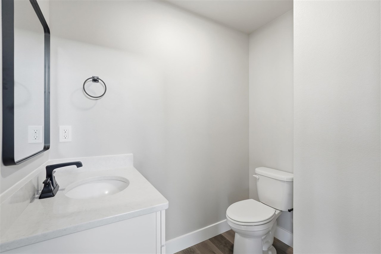 808 Crestview Drive Solon IA 52333