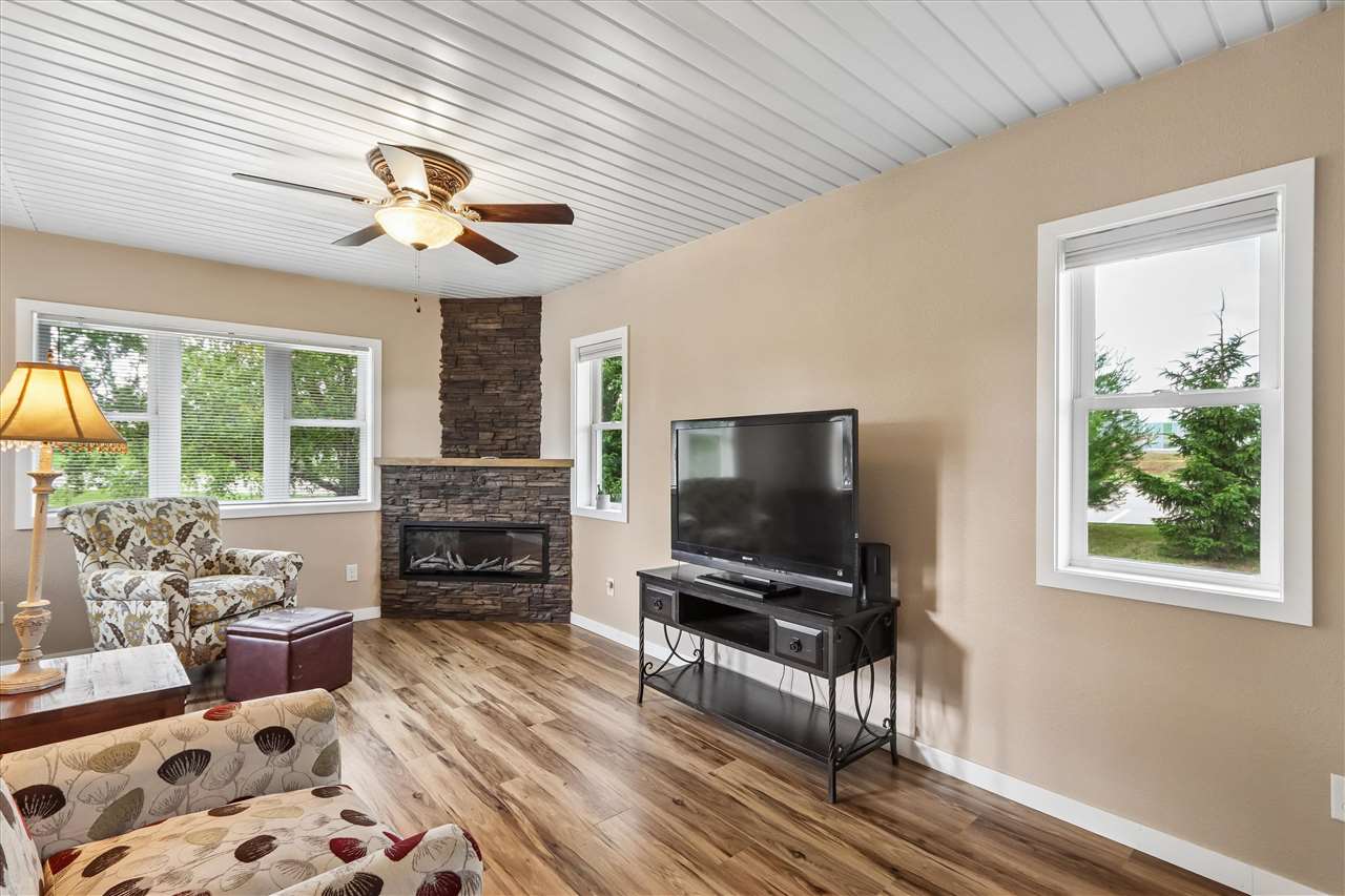 228 Scott Drive West Branch IA 52358