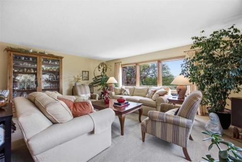 21 Fairview Knoll NE Iowa City IA 52240