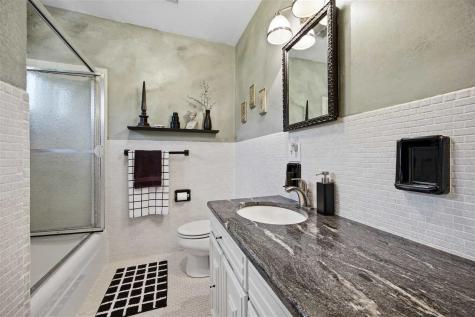 21 Fairview Knoll NE Iowa City IA 52240