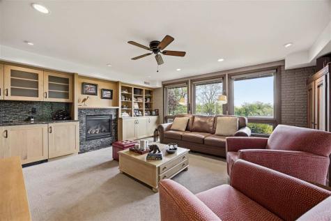 21 Fairview Knoll NE Iowa City IA 52240