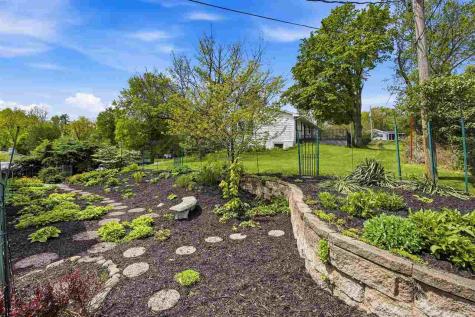 21 Fairview Knoll NE Iowa City IA 52240