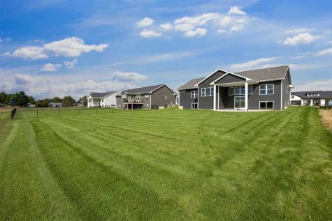 3007 Prairielight Court Hiawatha IA 52233
