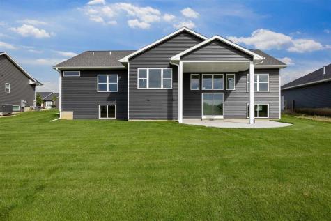 3007 Prairielight Court Hiawatha IA 52233