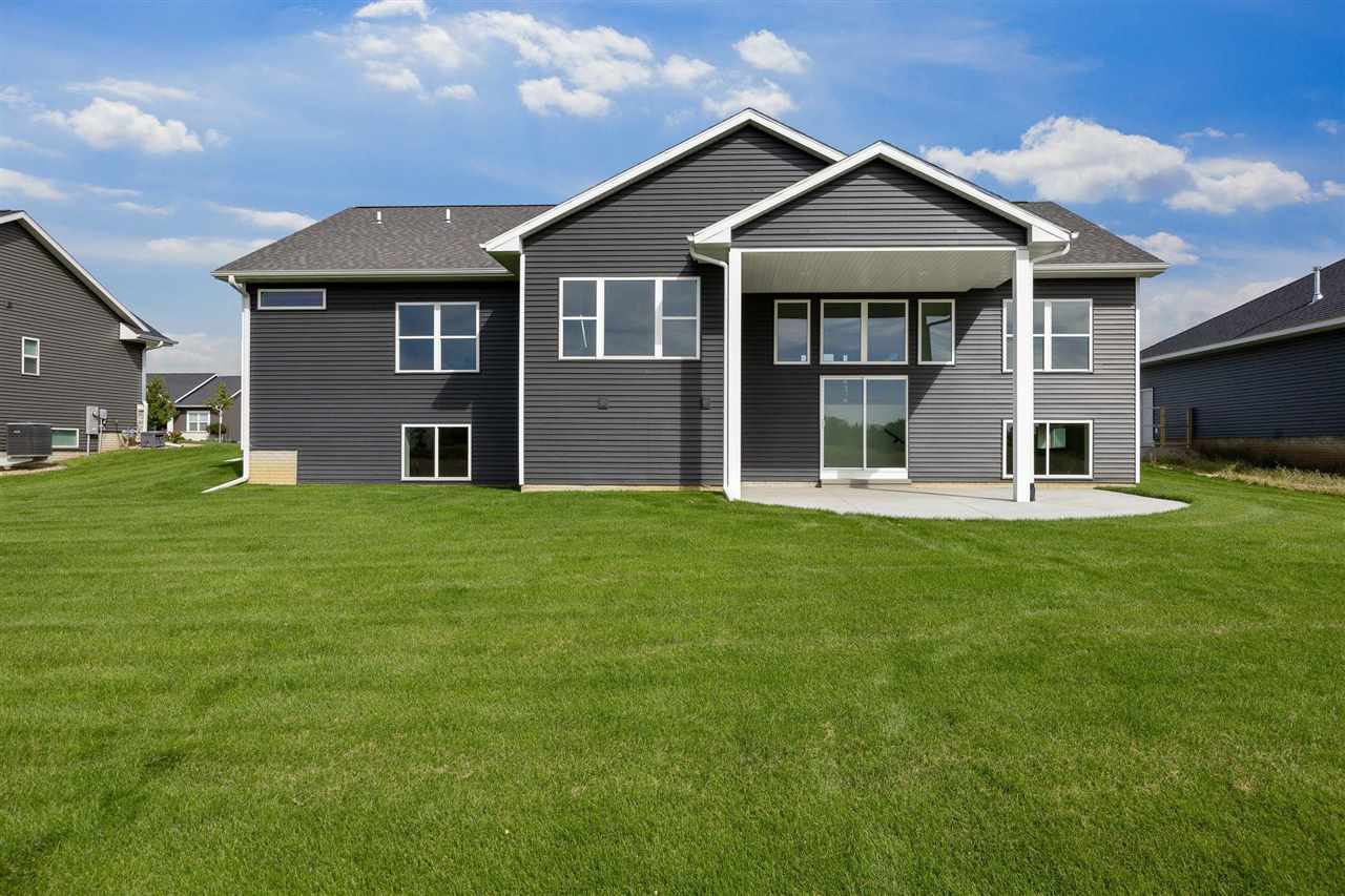 3007 Prairielight Court Hiawatha IA 52233