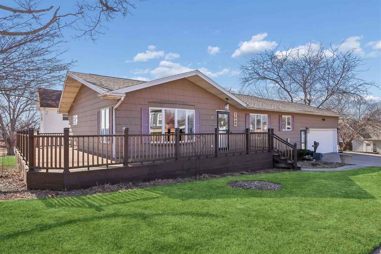 1009 16th Street Belle Plaine IA 52208