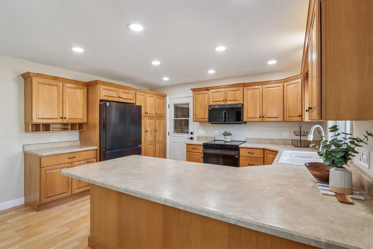 1009 16th Street Belle Plaine IA 52208