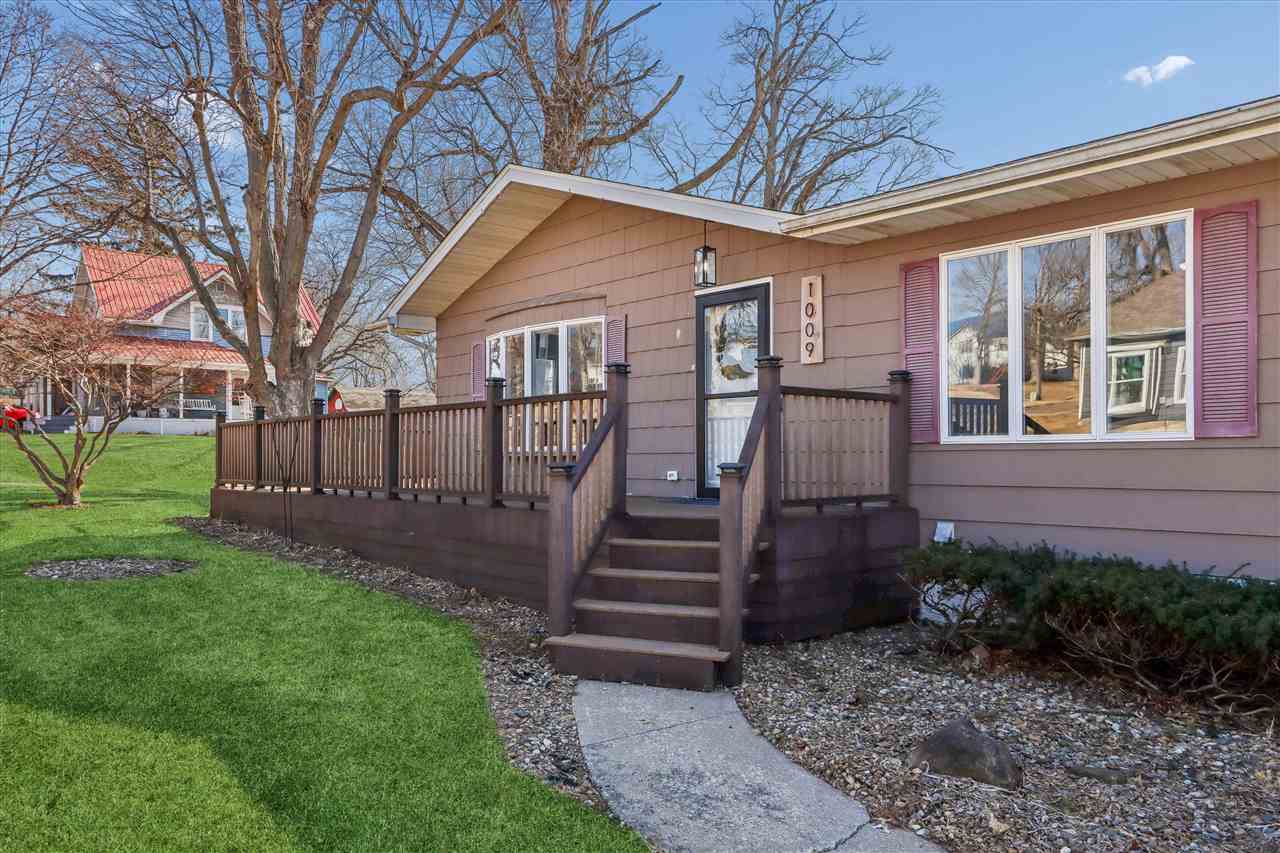 1009 16th Street Belle Plaine IA 52208