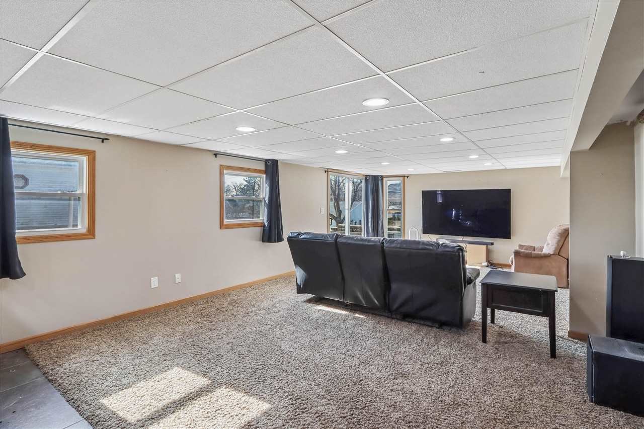1009 16th Street Belle Plaine IA 52208