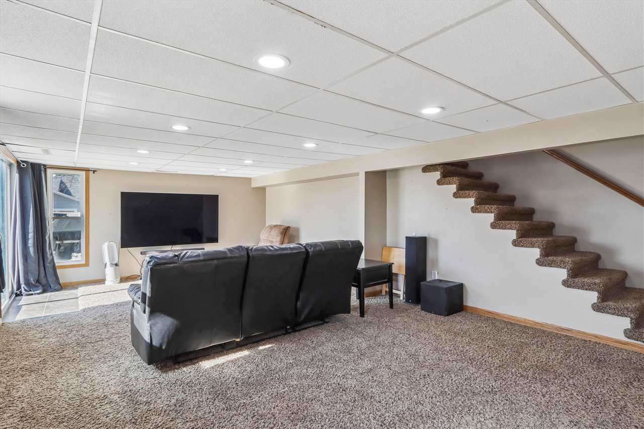 1009 16th Street Belle Plaine IA 52208