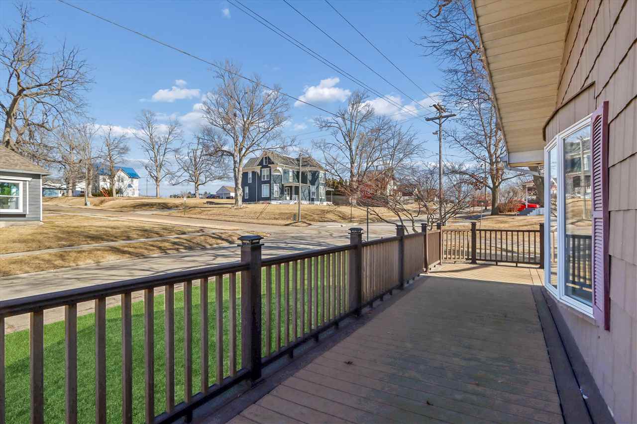 1009 16th Street Belle Plaine IA 52208