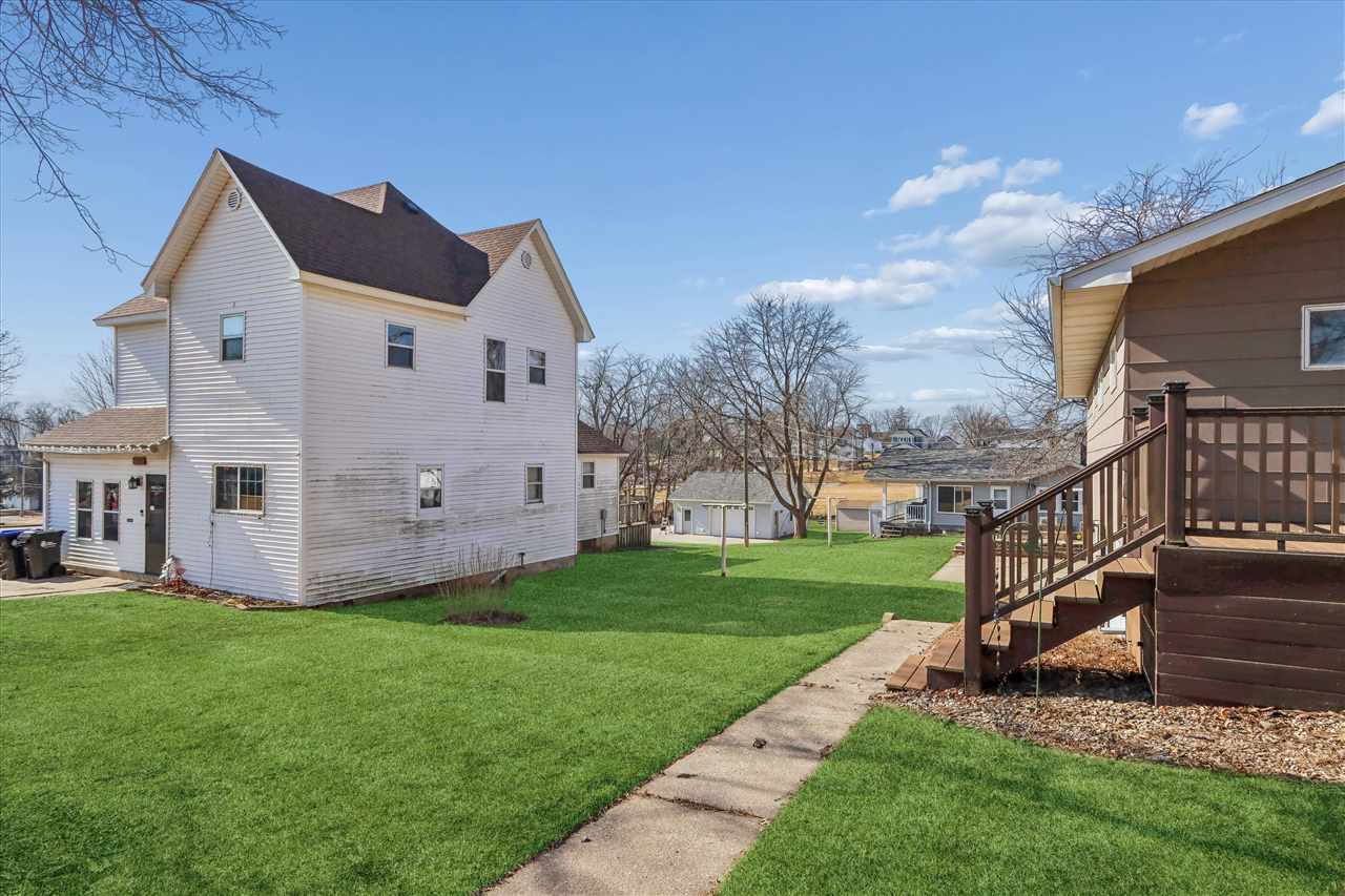 1009 16th Street Belle Plaine IA 52208