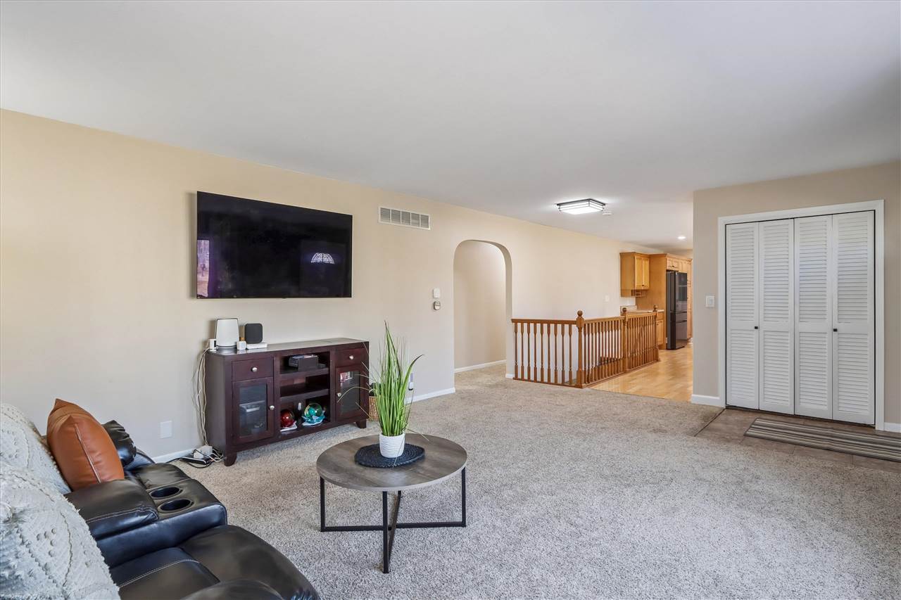 1009 16th Street Belle Plaine IA 52208