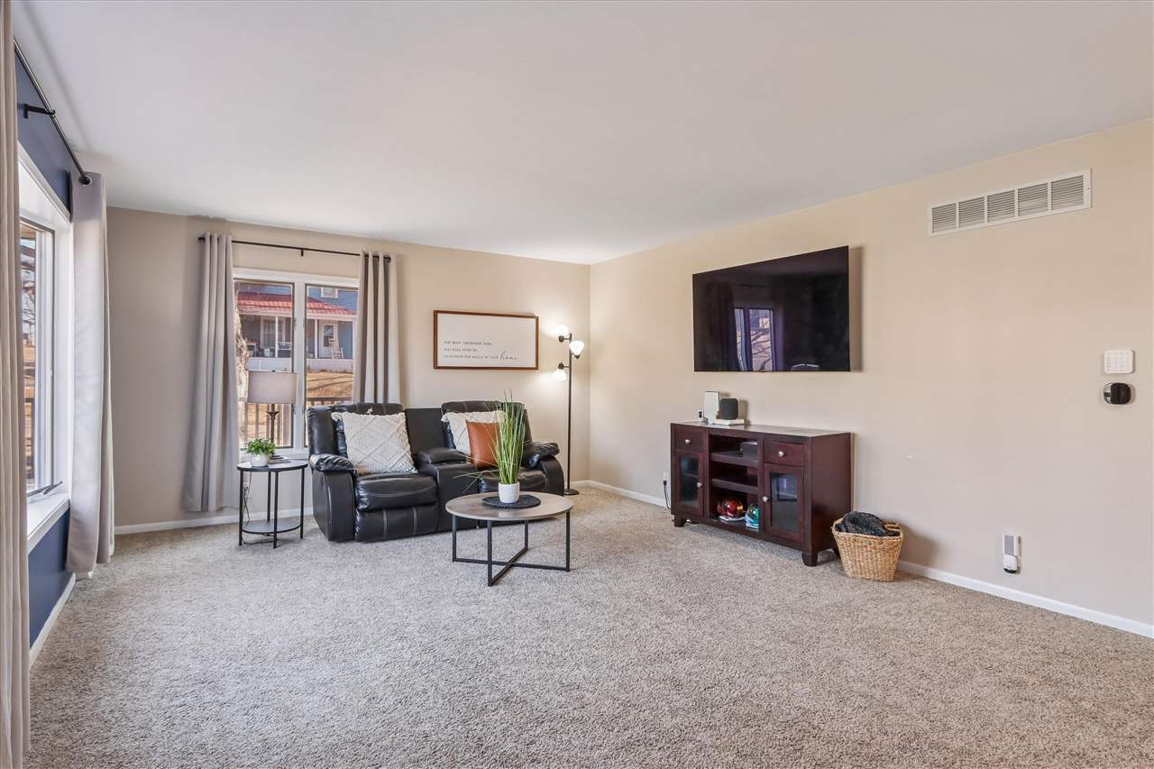 1009 16th Street Belle Plaine IA 52208