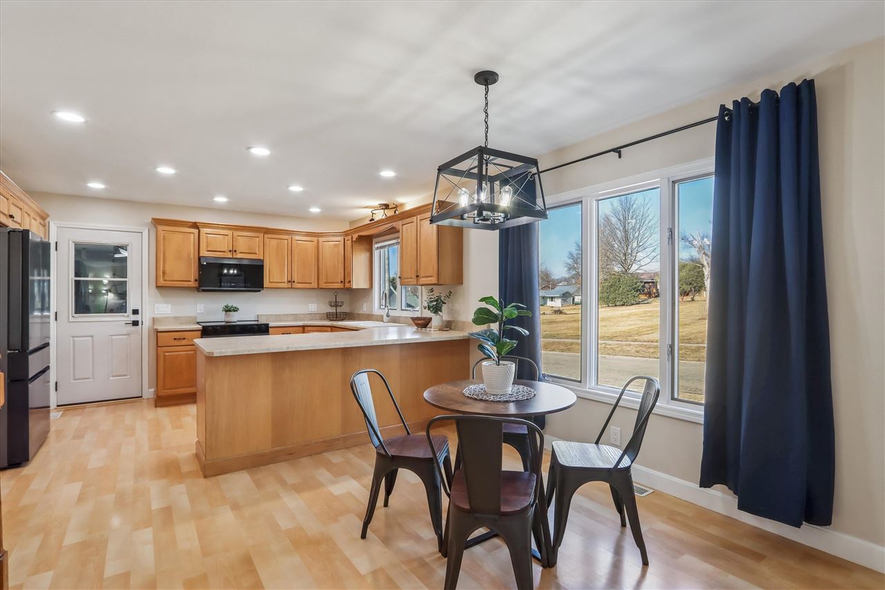 1009 16th Street Belle Plaine IA 52208