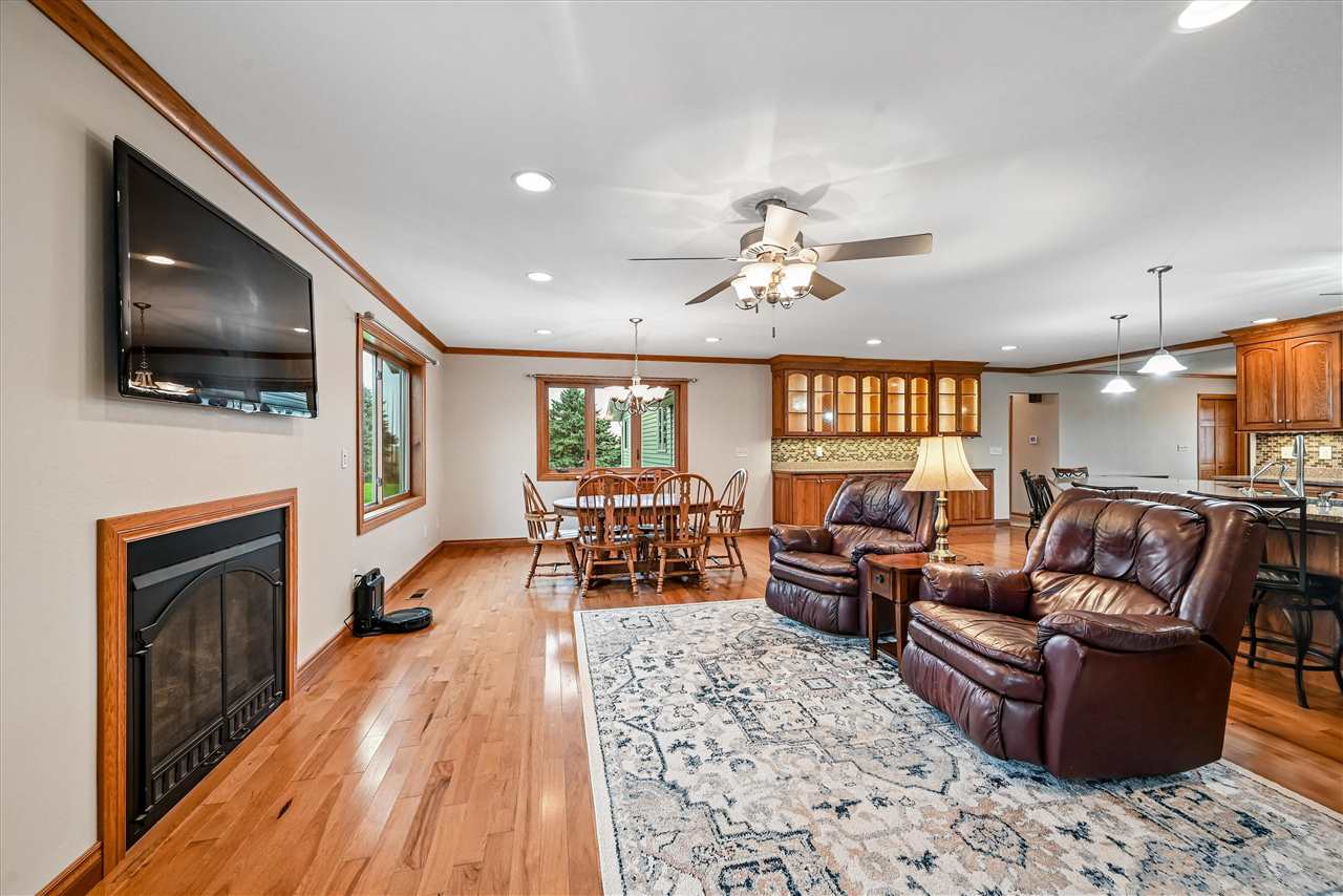 1505 Linn Delaware Road Coggon IA 52218