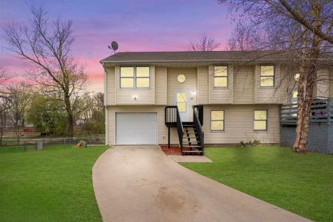 327 Parkview Court North Liberty IA 52317