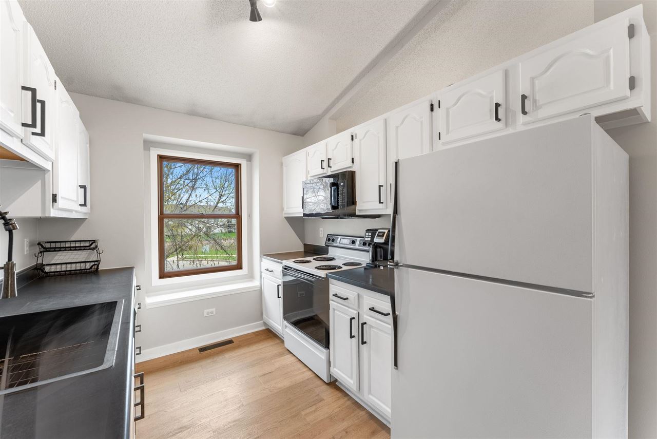 327 Parkview Court North Liberty IA 52317