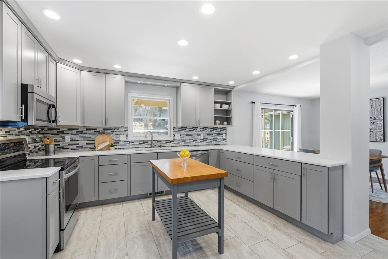 214 Woodridge Avenue Iowa City IA 52245