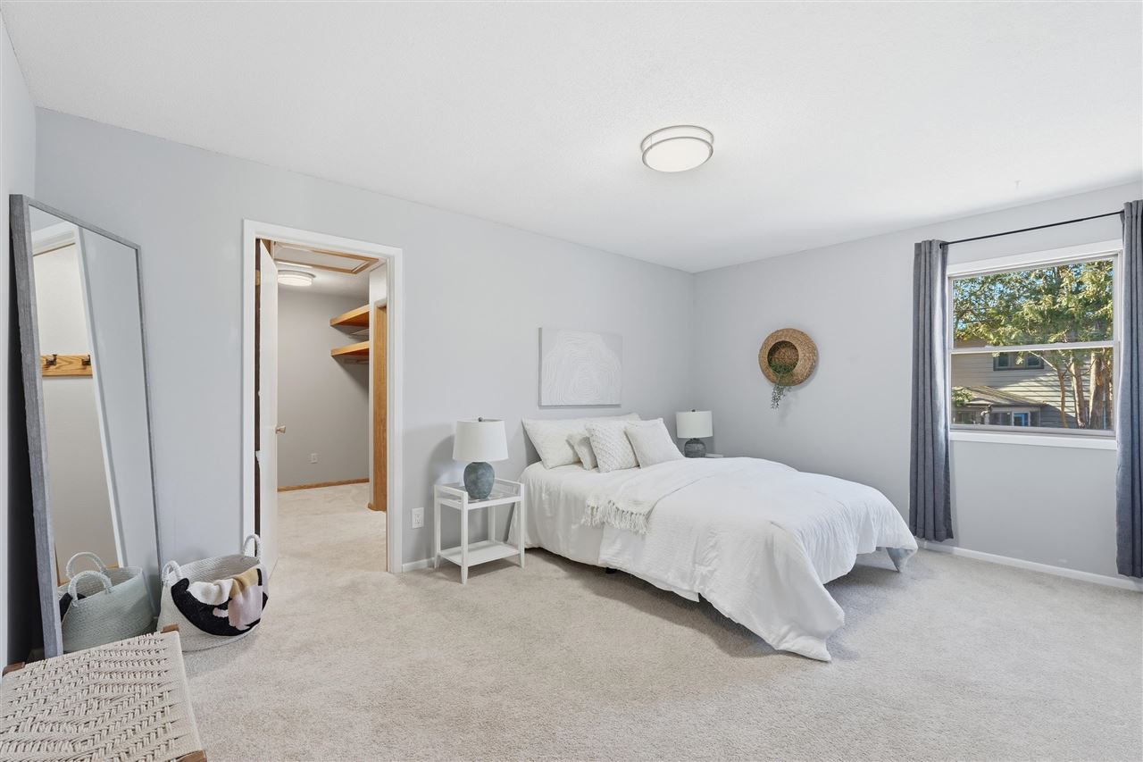 214 Woodridge Avenue Iowa City IA 52245
