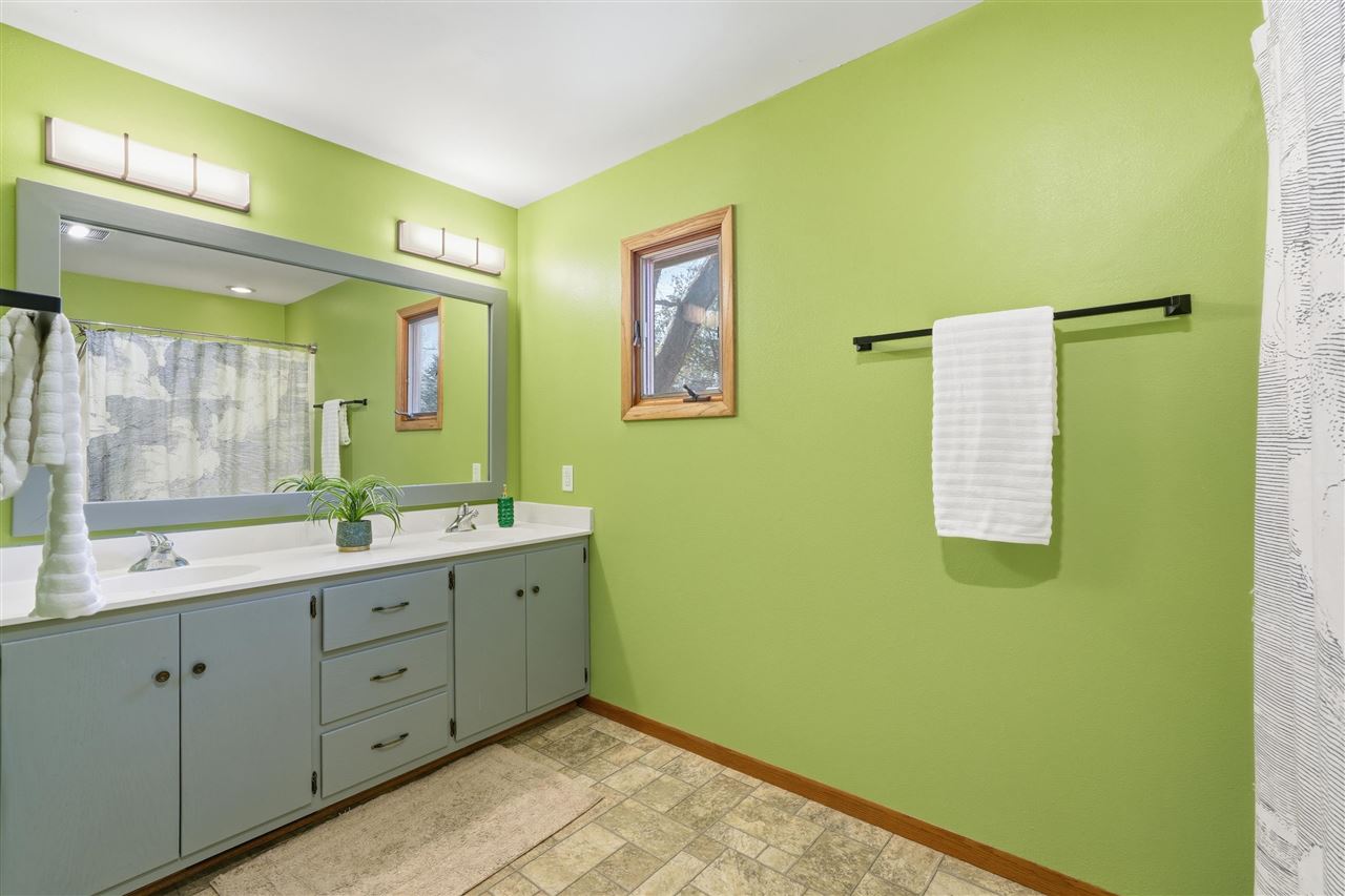 214 Woodridge Avenue Iowa City IA 52245
