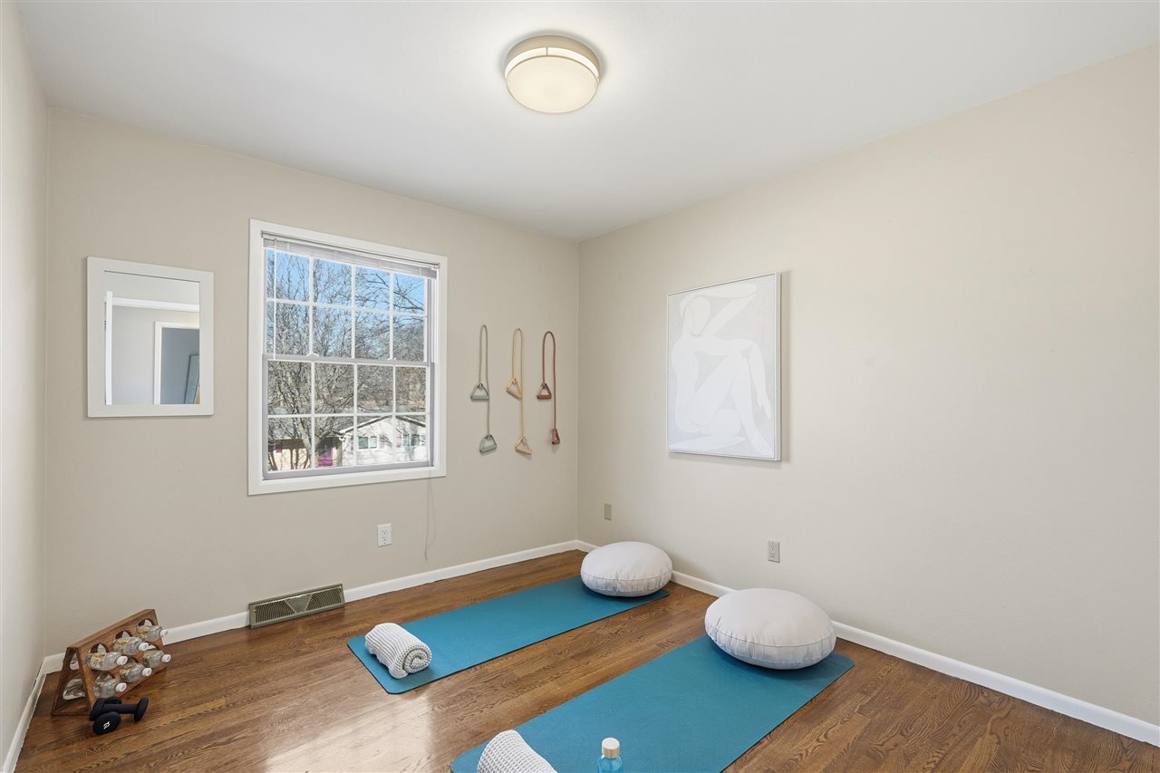 214 Woodridge Avenue Iowa City IA 52245