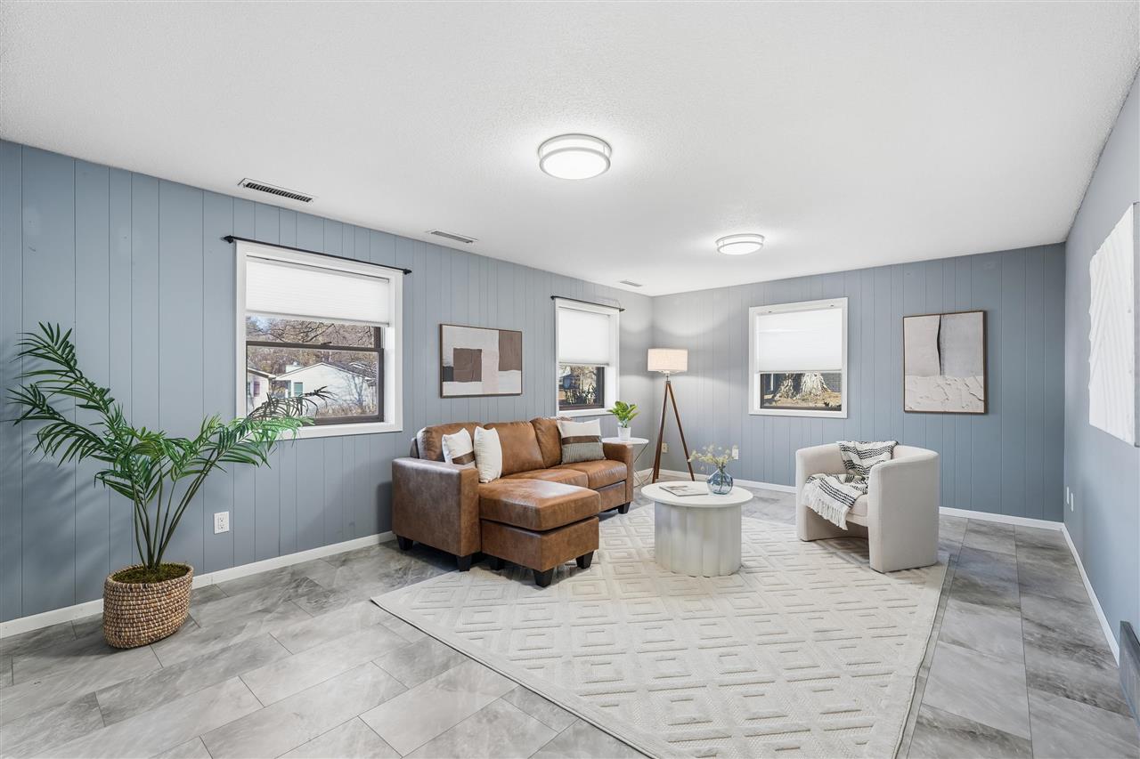 214 Woodridge Avenue Iowa City IA 52245