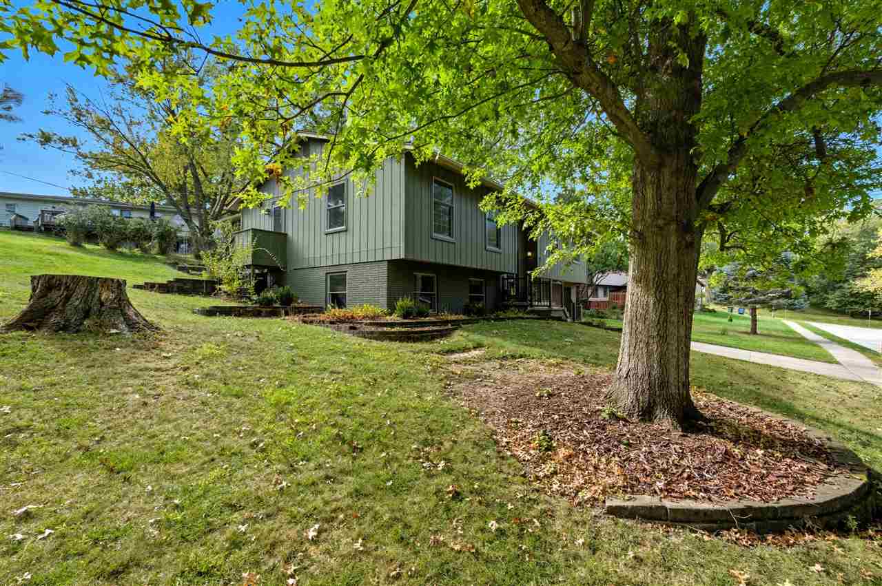 214 Woodridge Avenue Iowa City IA 52245