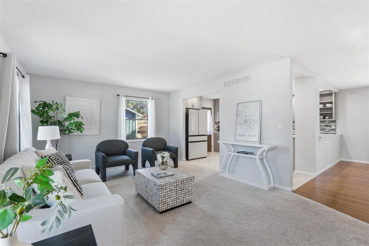 214 Woodridge Avenue Iowa City IA 52245