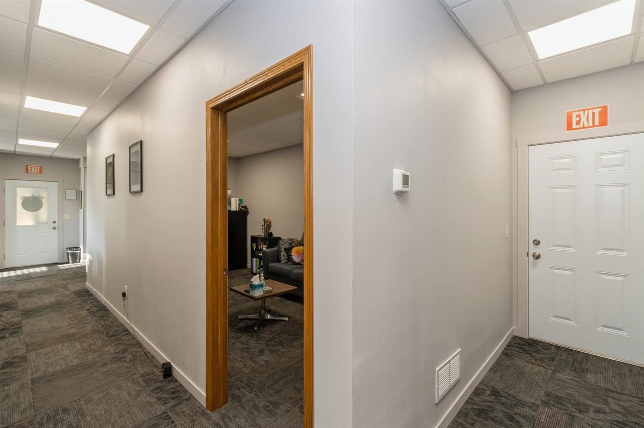 306 W State Street Williamsburg IA 52361