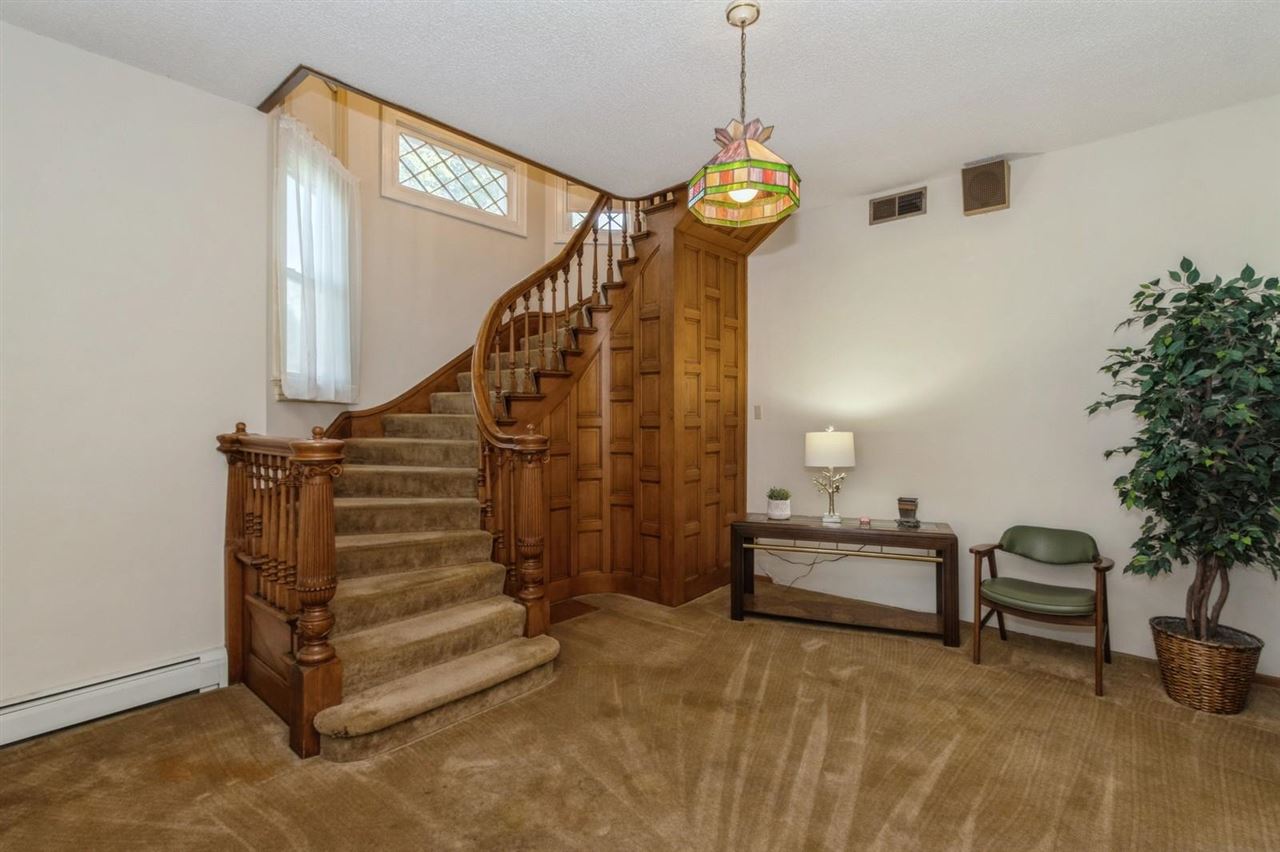 306 W State Street Williamsburg IA 52361
