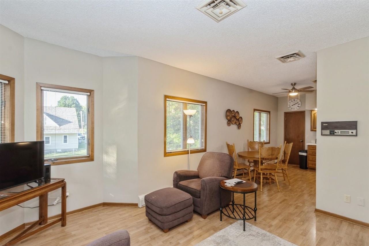 306 W State Street Williamsburg IA 52361