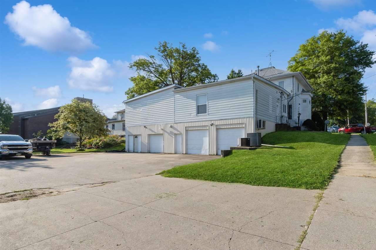 306 W State Street Williamsburg IA 52361