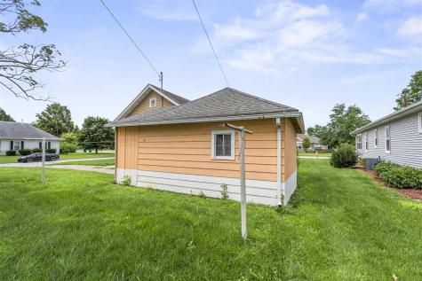 958 S Iowa Avenue Washington IA 52353