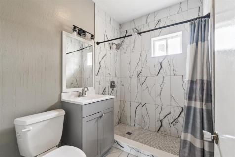 958 S Iowa Avenue Washington IA 52353